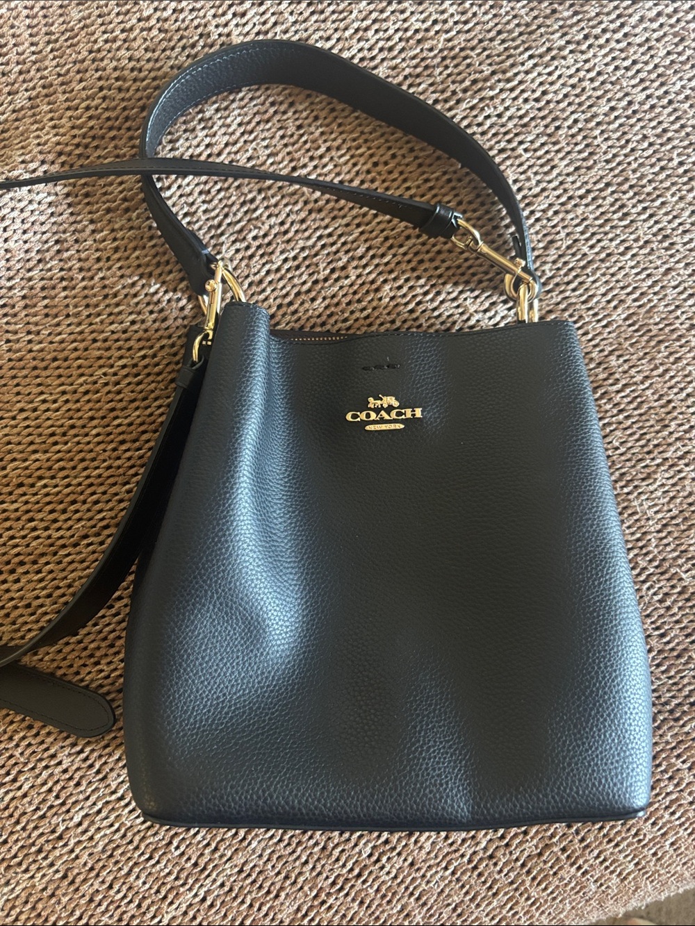 Coach Town Bucket Bag Leather Black Gold Hardware Detachable Strap Crossbody